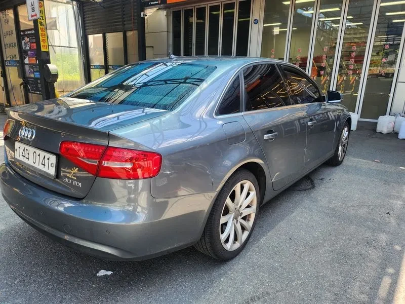 Audi A4 2.0 TDI Quattro, снимка 4 - Автомобили и джипове - 55009827