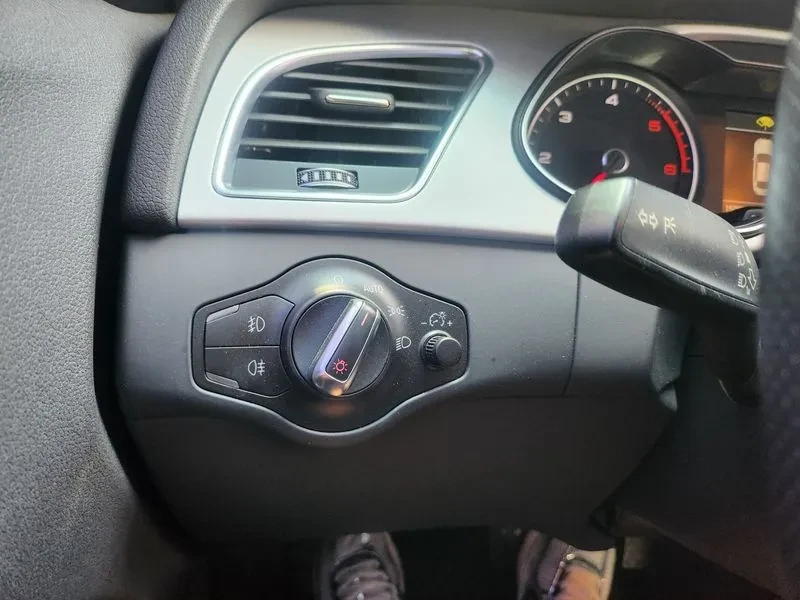 Audi A4 2.0 TDI Quattro, снимка 15 - Автомобили и джипове - 55009827