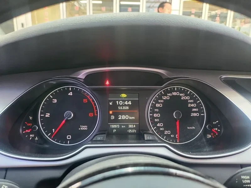 Audi A4 2.0 TDI Quattro, снимка 11 - Автомобили и джипове - 55009827