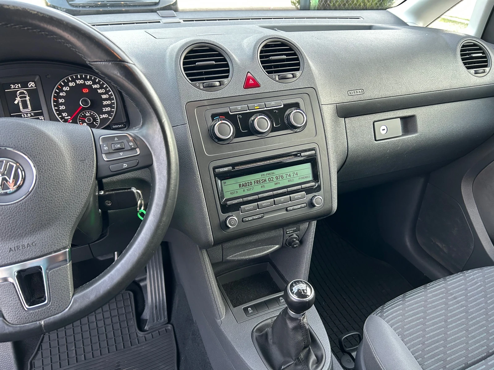 VW Caddy 1.6 TDI , снимка 7 - Автомобили и джипове - 53801744