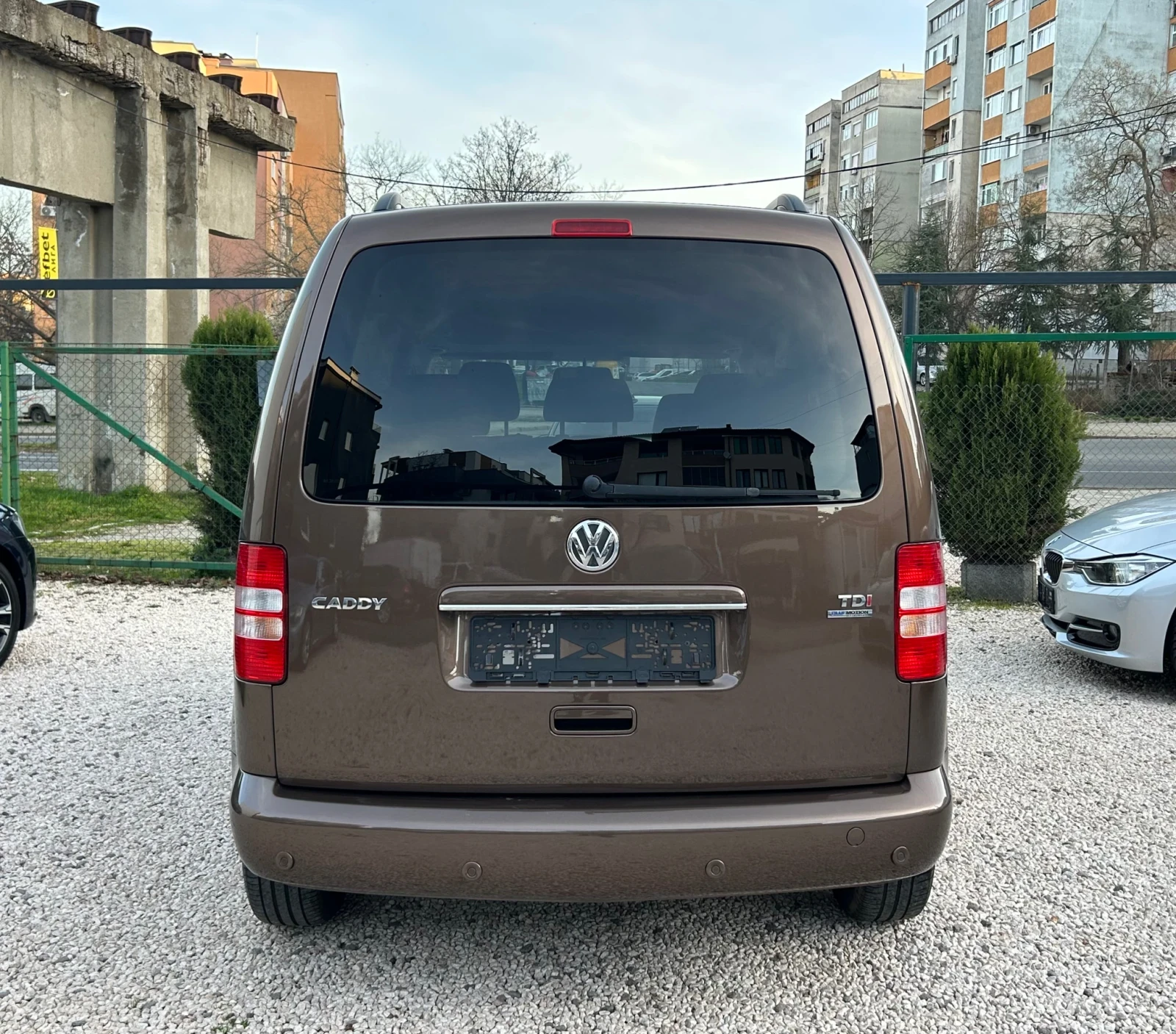 VW Caddy 1.6 TDI , снимка 4 - Автомобили и джипове - 53801744