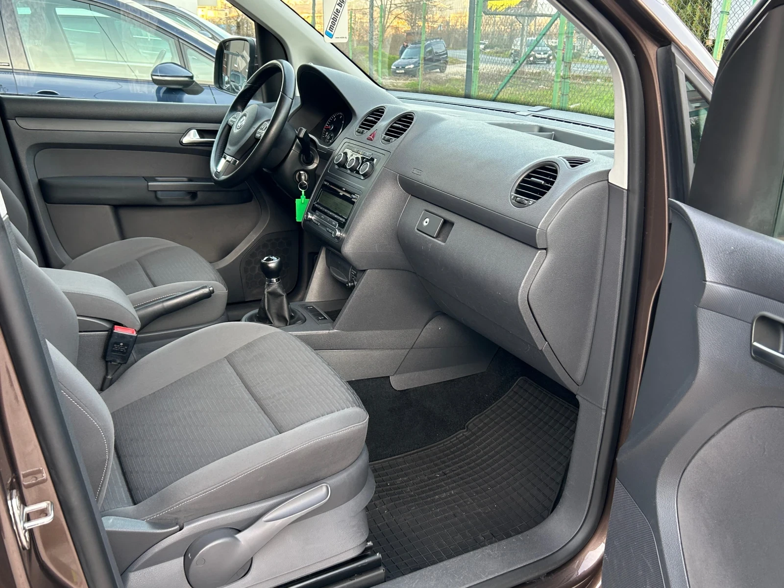 VW Caddy 1.6 TDI , снимка 10 - Автомобили и джипове - 53801744