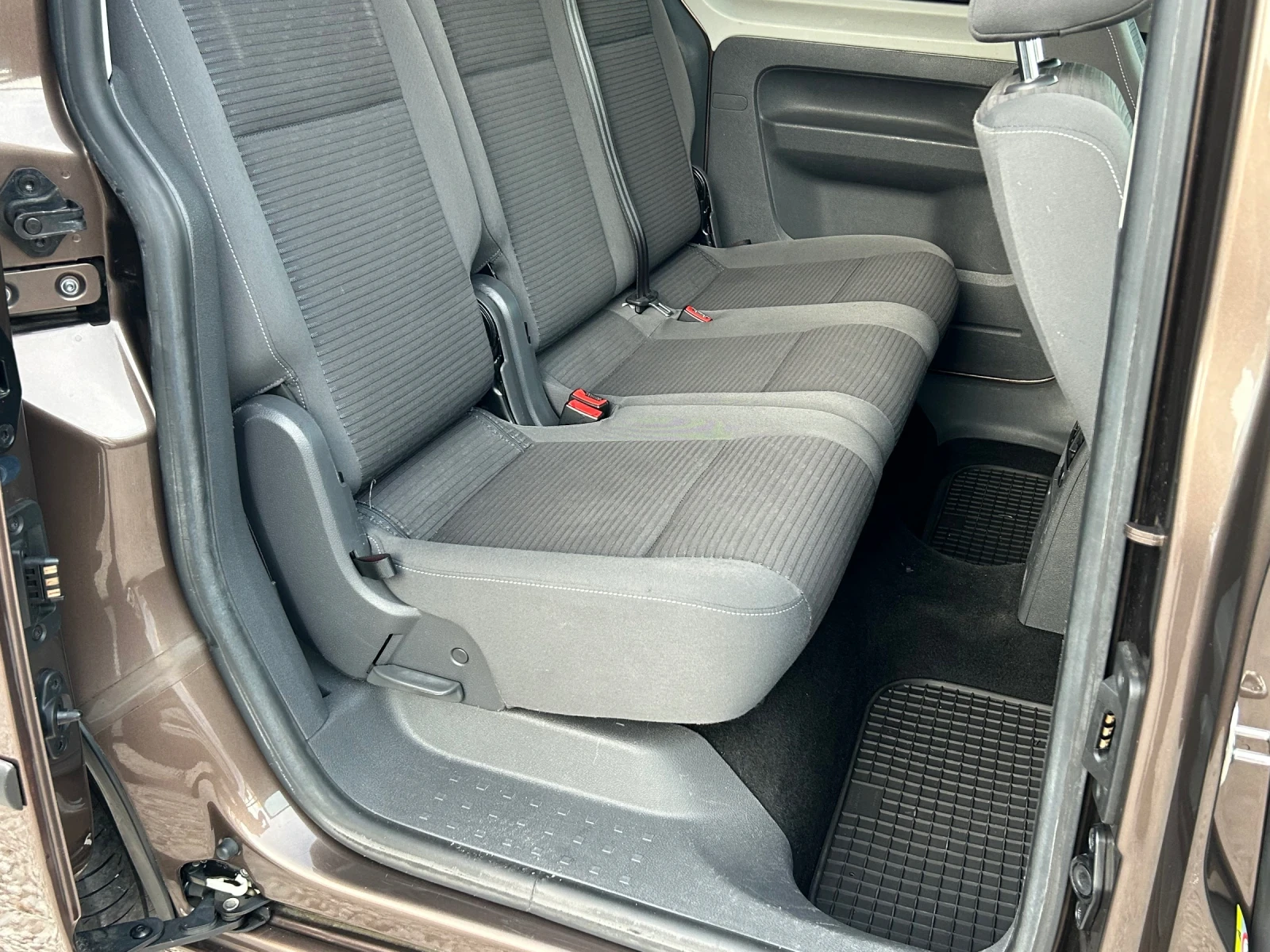 VW Caddy 1.6 TDI , снимка 12 - Автомобили и джипове - 53801744