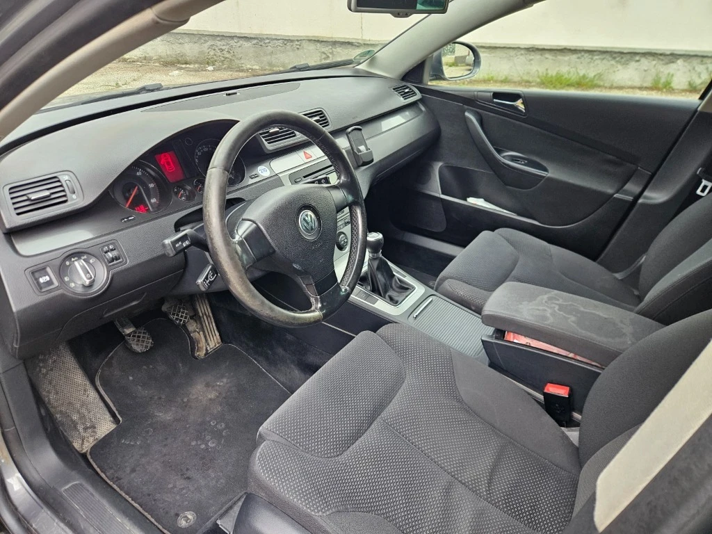 VW Passat 2.0 tdi, снимка 8 - Автомобили и джипове - 54781679