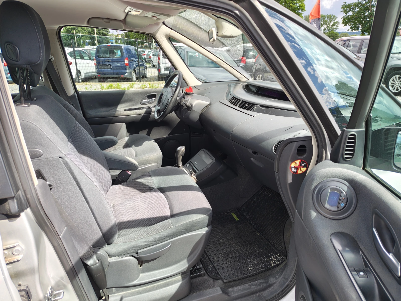 Renault Espace 2.2 DCI, снимка 9 - Автомобили и джипове - 54931791