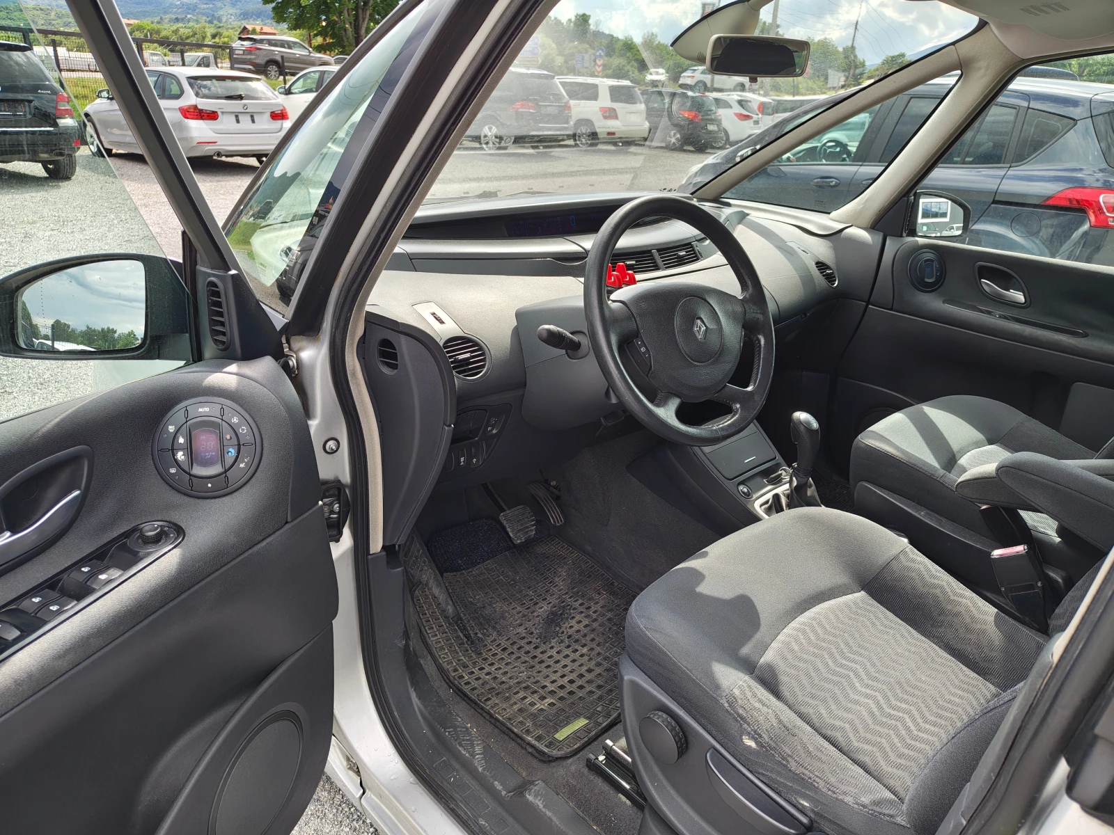 Renault Espace 2.2 DCI, снимка 13 - Автомобили и джипове - 54931791