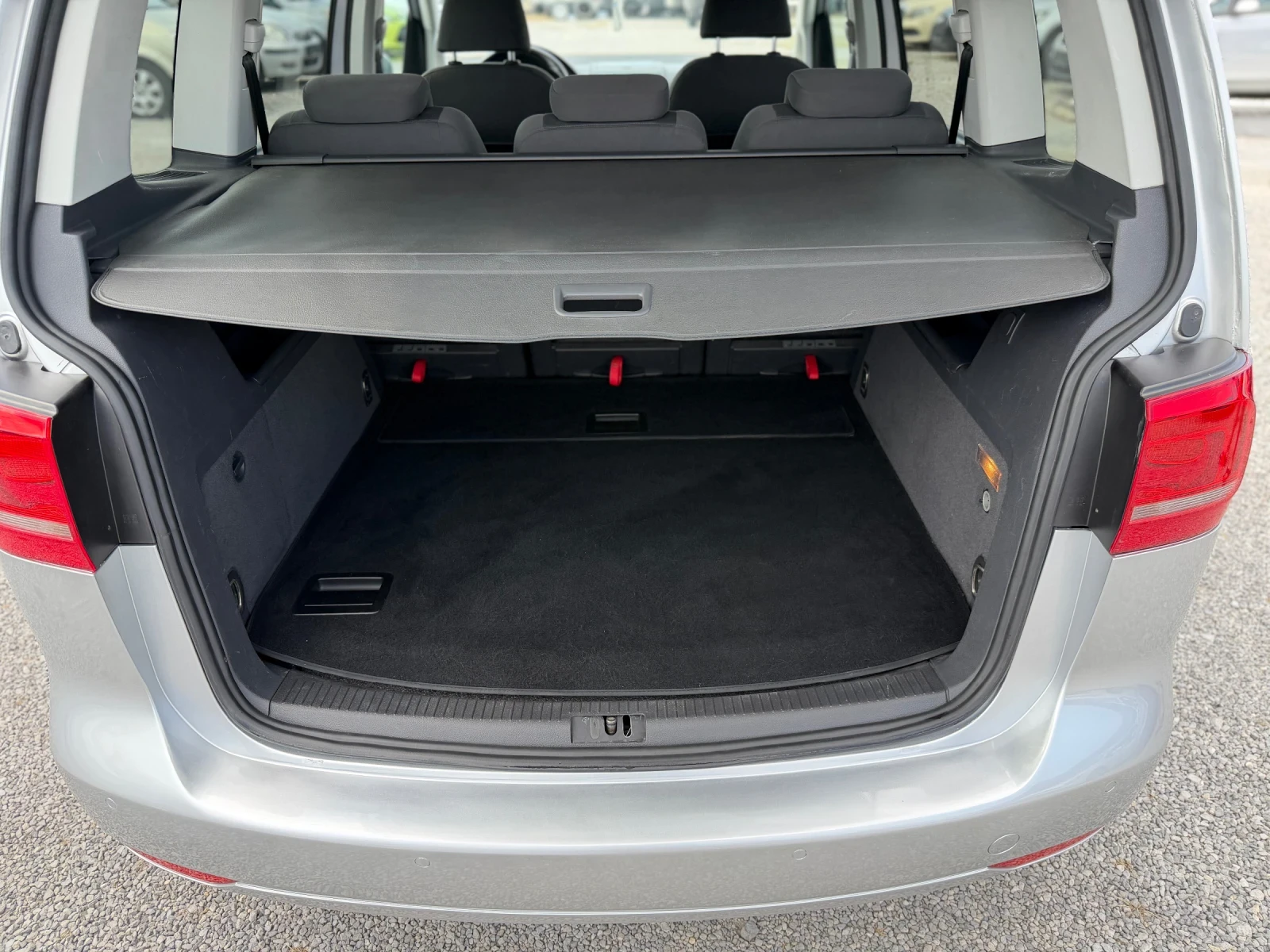 VW Touran 1.4TSI* BIFUEL* , снимка 13 - Автомобили и джипове - 55565137