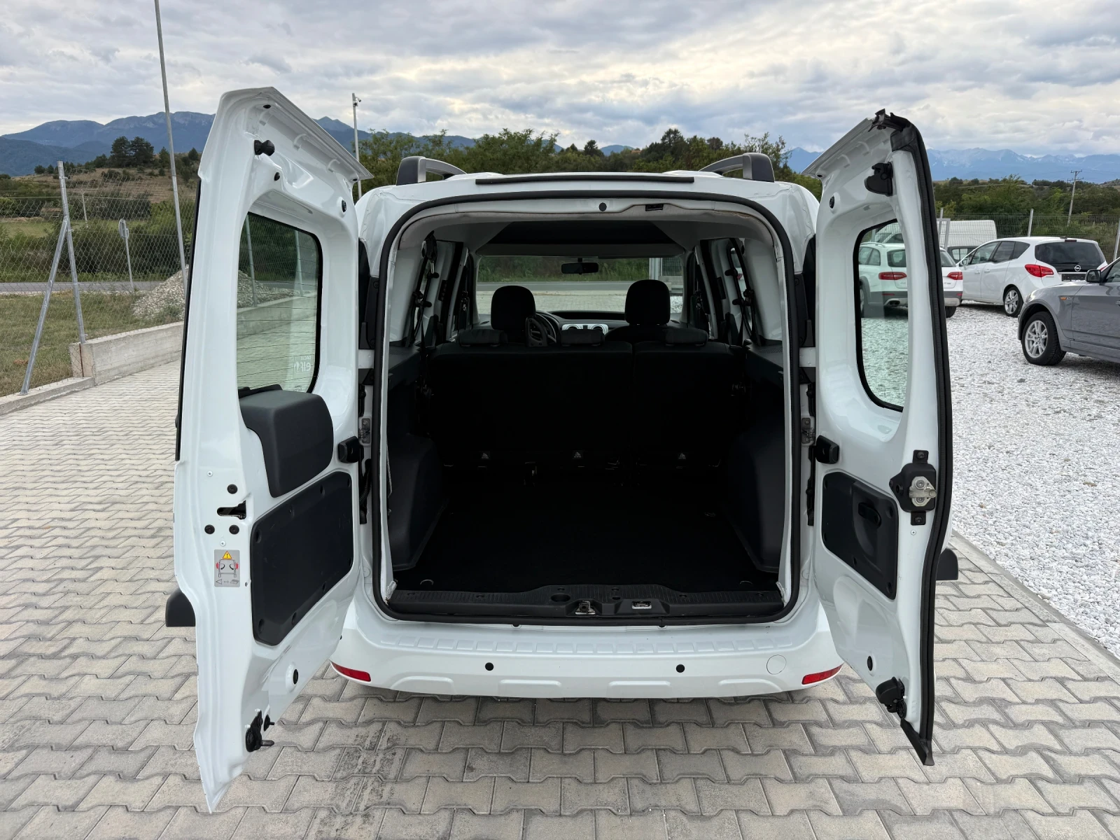 Dacia Dokker 1.6I , снимка 17 - Автомобили и джипове - 56165290