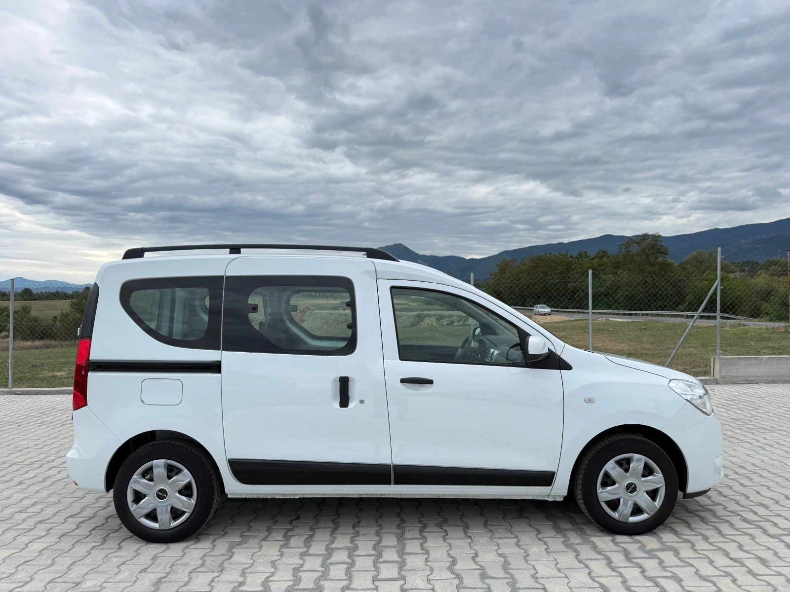 Dacia Dokker 1.6I , снимка 7 - Автомобили и джипове - 56165290