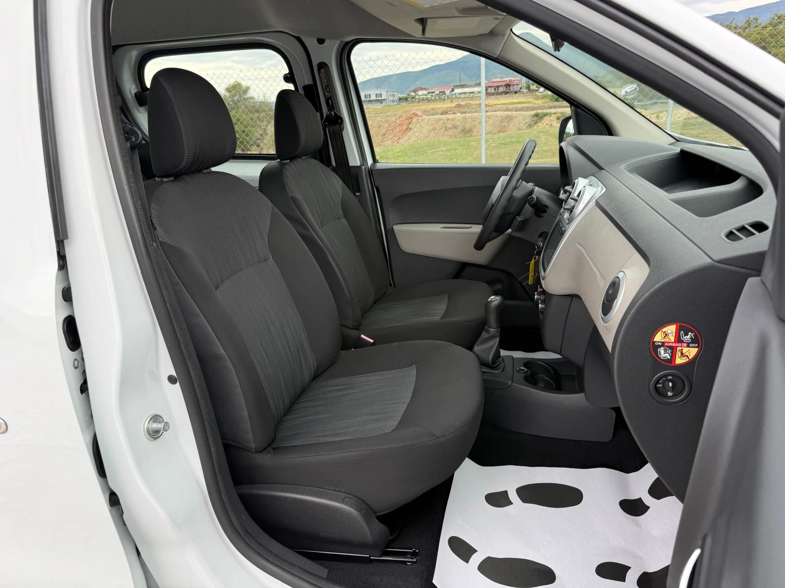 Dacia Dokker 1.6I , снимка 13 - Автомобили и джипове - 56165290