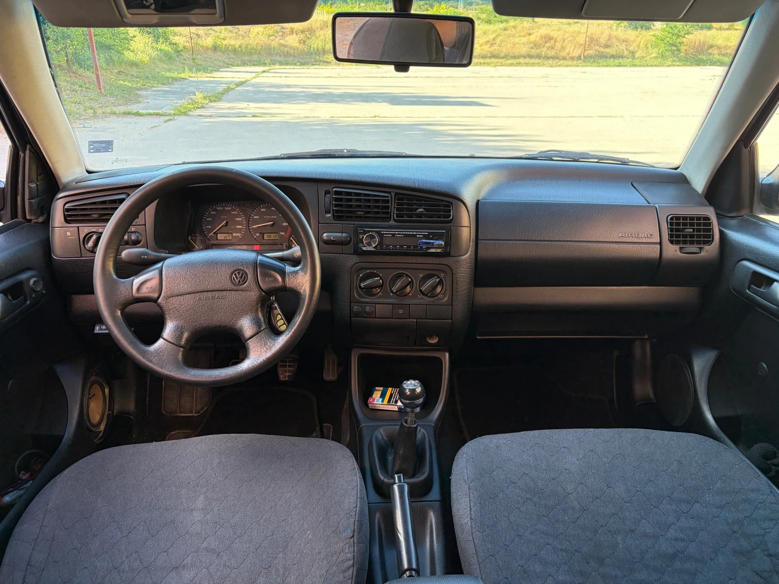 VW Golf 1.6mi, снимка 8 - Автомобили и джипове - 56233320