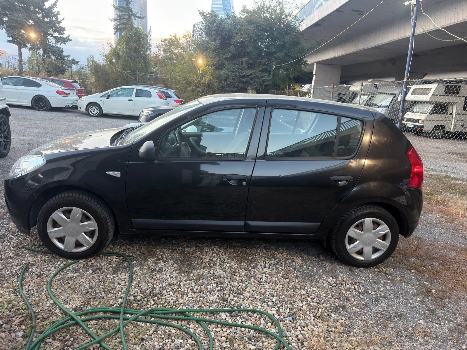 Dacia Sandero, снимка 2 - Автомобили и джипове - 56554806