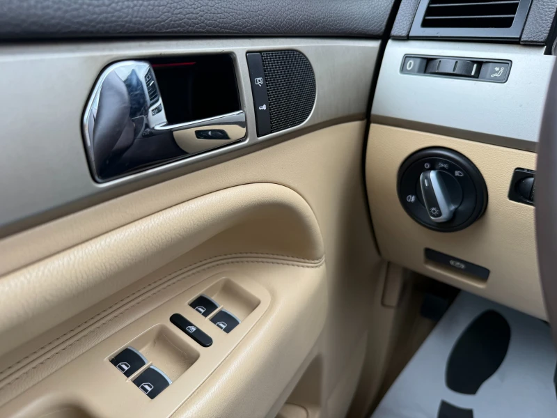 VW Touareg, снимка 14 - Автомобили и джипове - 53392009