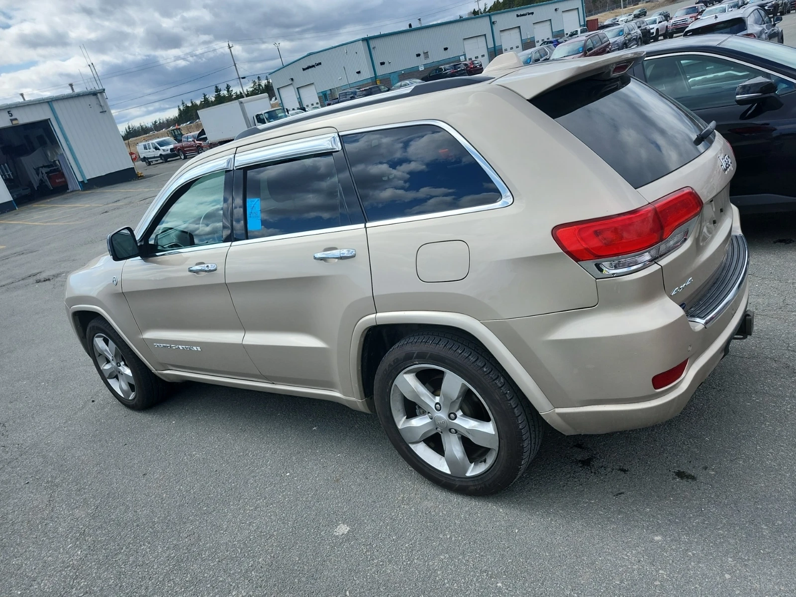 Jeep Grand cherokee OVERLAND HEMI* CARFAX* ОПЦИЯ ЗА ФИНАНСИРАНЕ*  - изображение 3