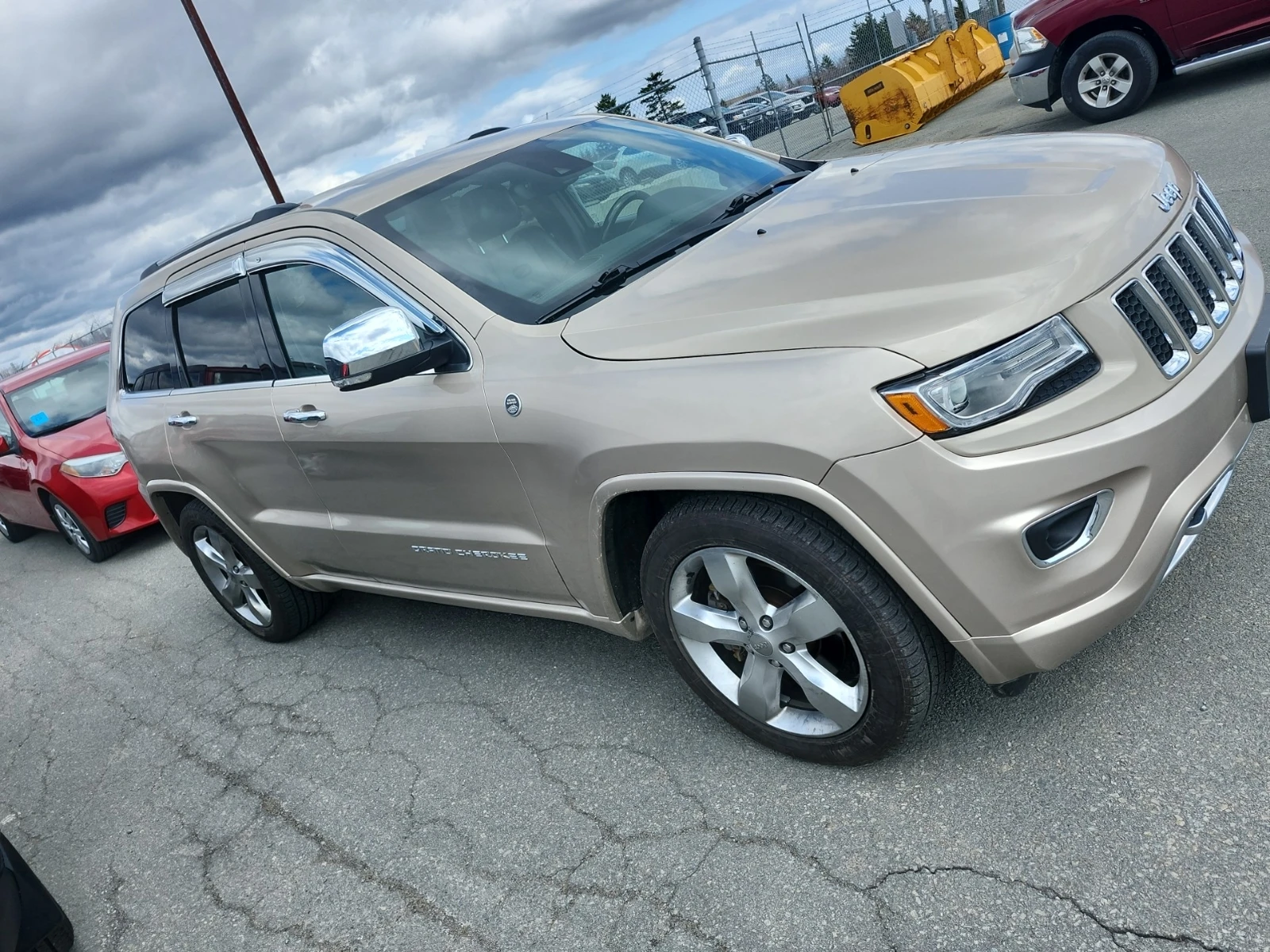Jeep Grand cherokee OVERLAND HEMI* CARFAX* ОПЦИЯ ЗА ФИНАНСИРАНЕ*  - изображение 2