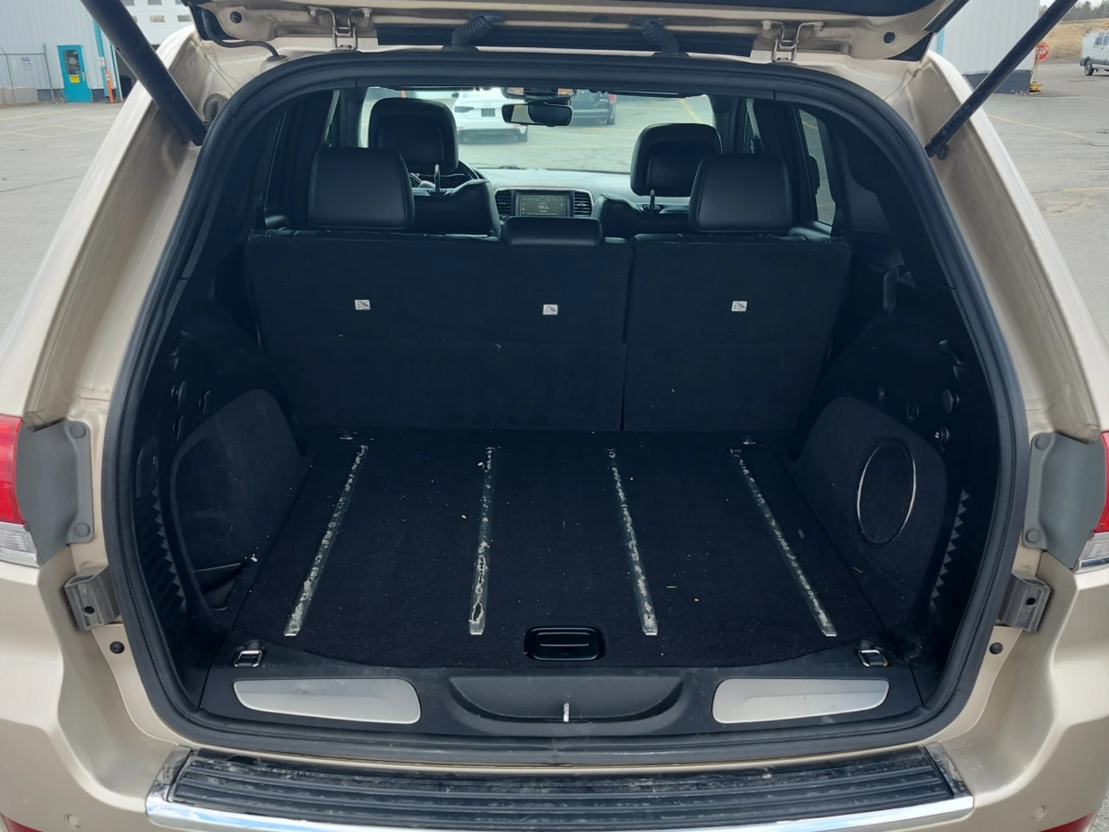 Jeep Grand cherokee OVERLAND HEMI* CARFAX* ОПЦИЯ ЗА ФИНАНСИРАНЕ*  - изображение 8