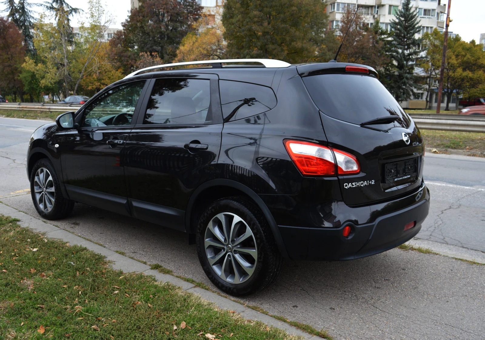 Nissan Qashqai 2.0i 4X4 PANORAMA FULL - 7 МЕСТА - ШВЕЙЦАРИЯ - изображение 6
