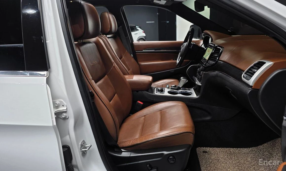 Jeep Grand cherokee SUMMIT* DISTRONIC* 360* ОБДУХ* ПОДГРЕВ* KEYLESS, снимка 8 - Автомобили и джипове - 53915242