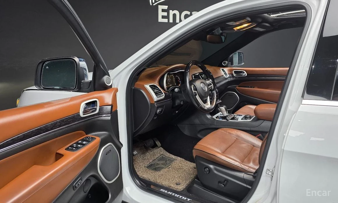 Jeep Grand cherokee SUMMIT* DISTRONIC* 360* ОБДУХ* ПОДГРЕВ* KEYLESS, снимка 9 - Автомобили и джипове - 53915242