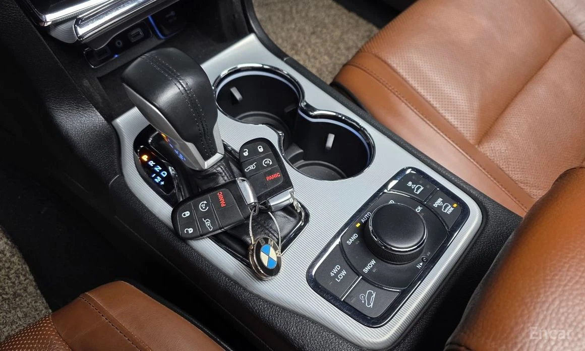 Jeep Grand cherokee SUMMIT* DISTRONIC* 360* ОБДУХ* ПОДГРЕВ* KEYLESS, снимка 16 - Автомобили и джипове - 53915242