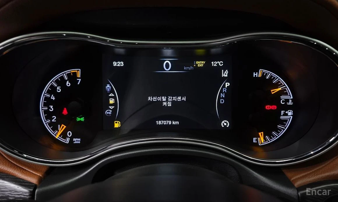 Jeep Grand cherokee SUMMIT* DISTRONIC* 360* ОБДУХ* ПОДГРЕВ* KEYLESS, снимка 14 - Автомобили и джипове - 53915242