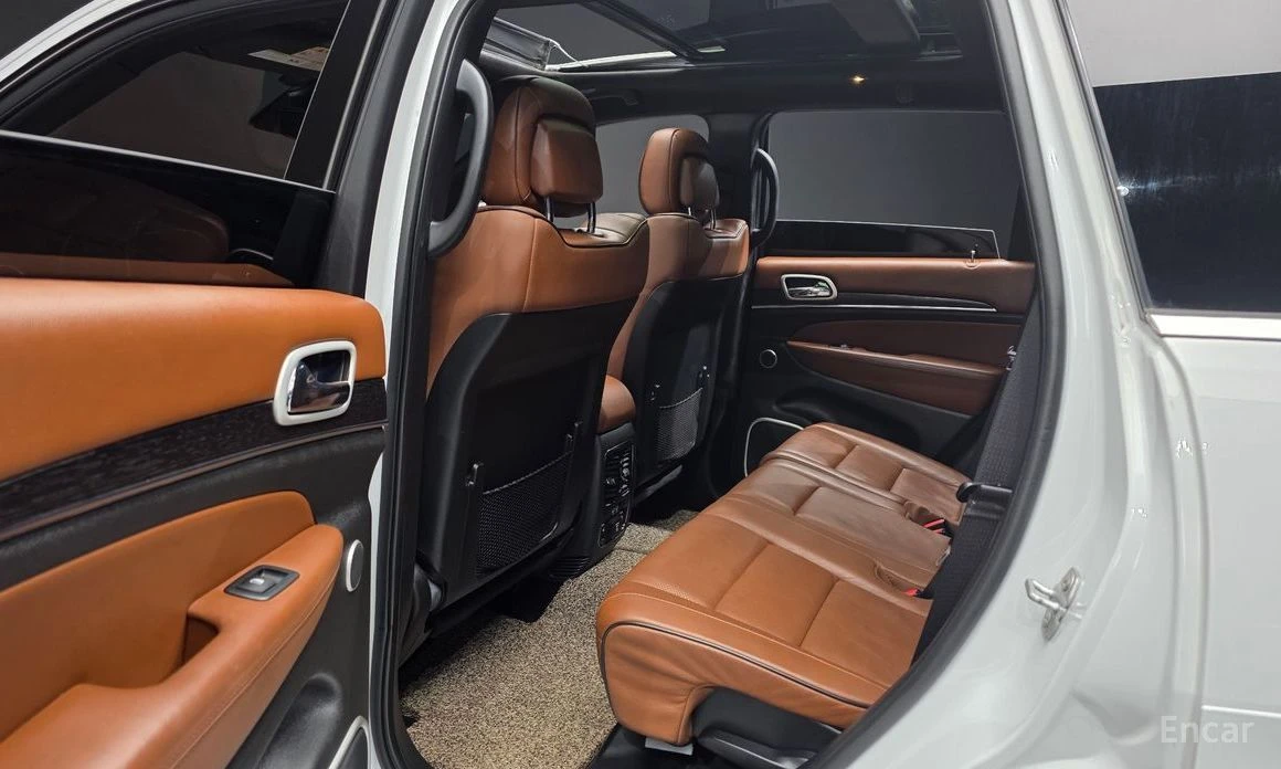 Jeep Grand cherokee SUMMIT* DISTRONIC* 360* ОБДУХ* ПОДГРЕВ* KEYLESS, снимка 10 - Автомобили и джипове - 53915242