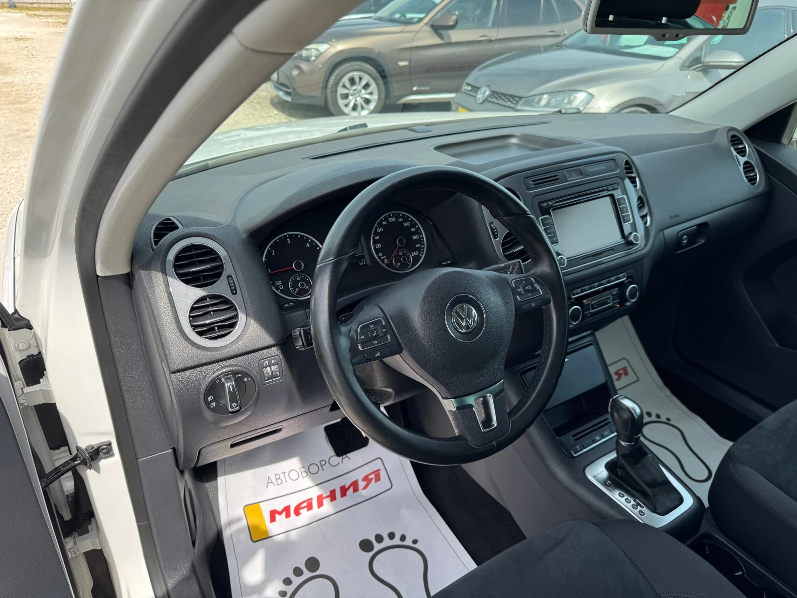 VW Tiguan 2.0TDI DSG 4x4, снимка 12 - Автомобили и джипове - 54182593