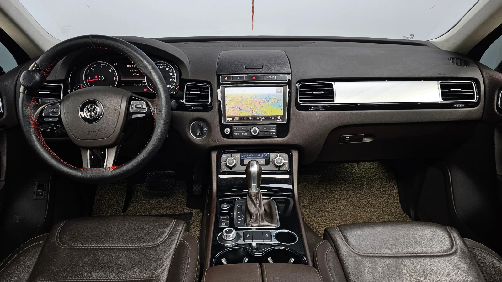 VW Touareg V6 3.0TDI* КОЖА* ПОДГРЕВ, снимка 5 - Автомобили и джипове - 54932087