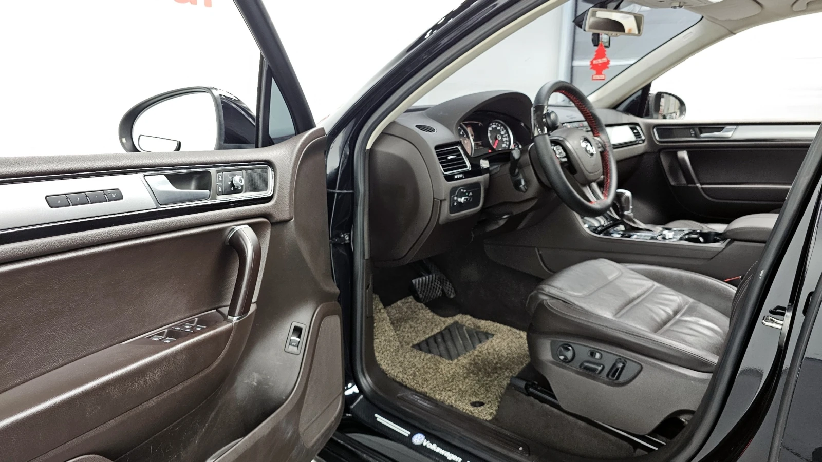 VW Touareg V6 3.0TDI* КОЖА* ПОДГРЕВ, снимка 8 - Автомобили и джипове - 54932087