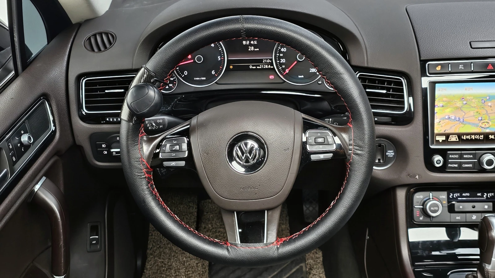 VW Touareg V6 3.0TDI* КОЖА* ПОДГРЕВ, снимка 12 - Автомобили и джипове - 54932087