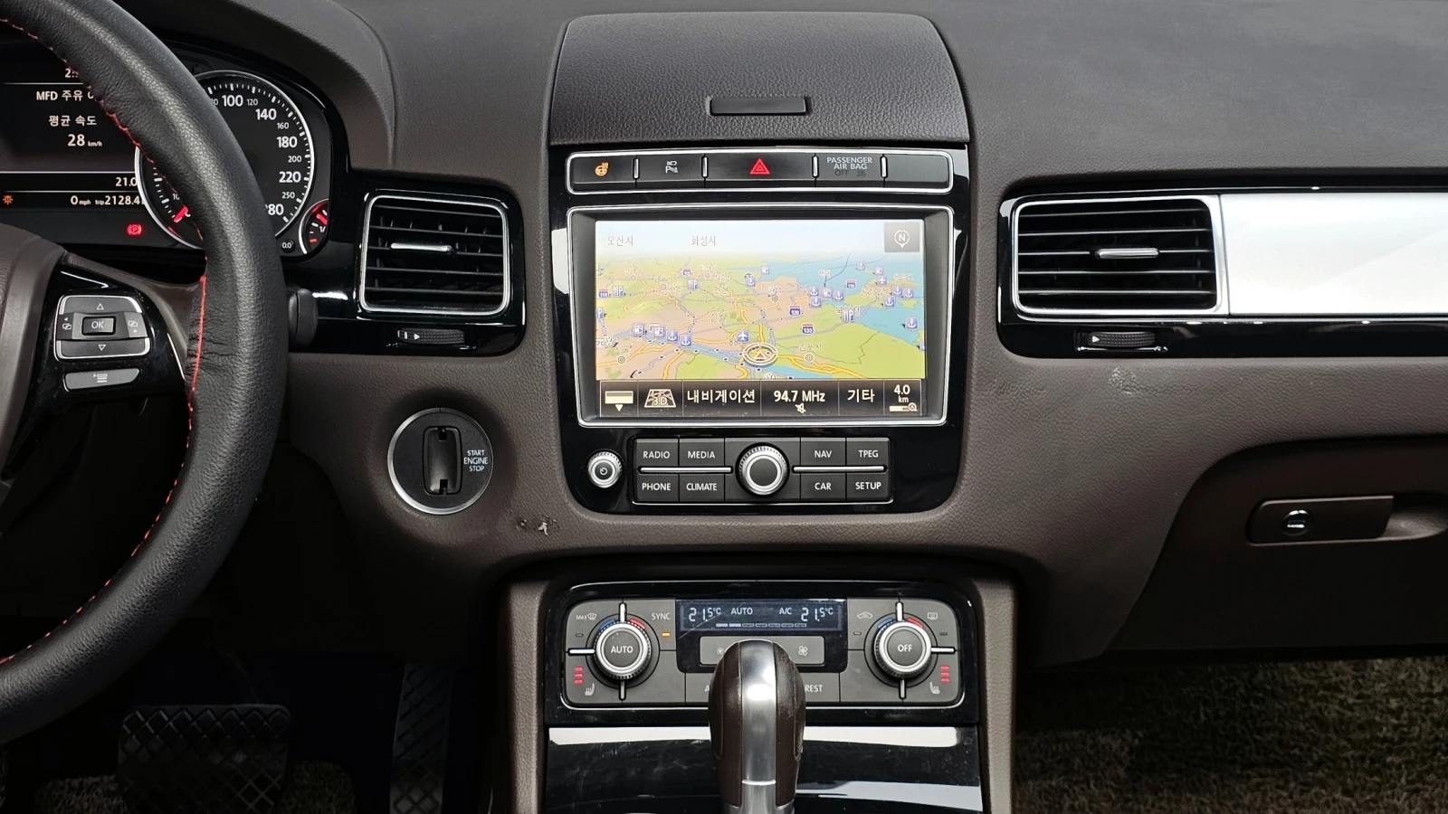 VW Touareg V6 3.0TDI* КОЖА* ПОДГРЕВ, снимка 13 - Автомобили и джипове - 54932087