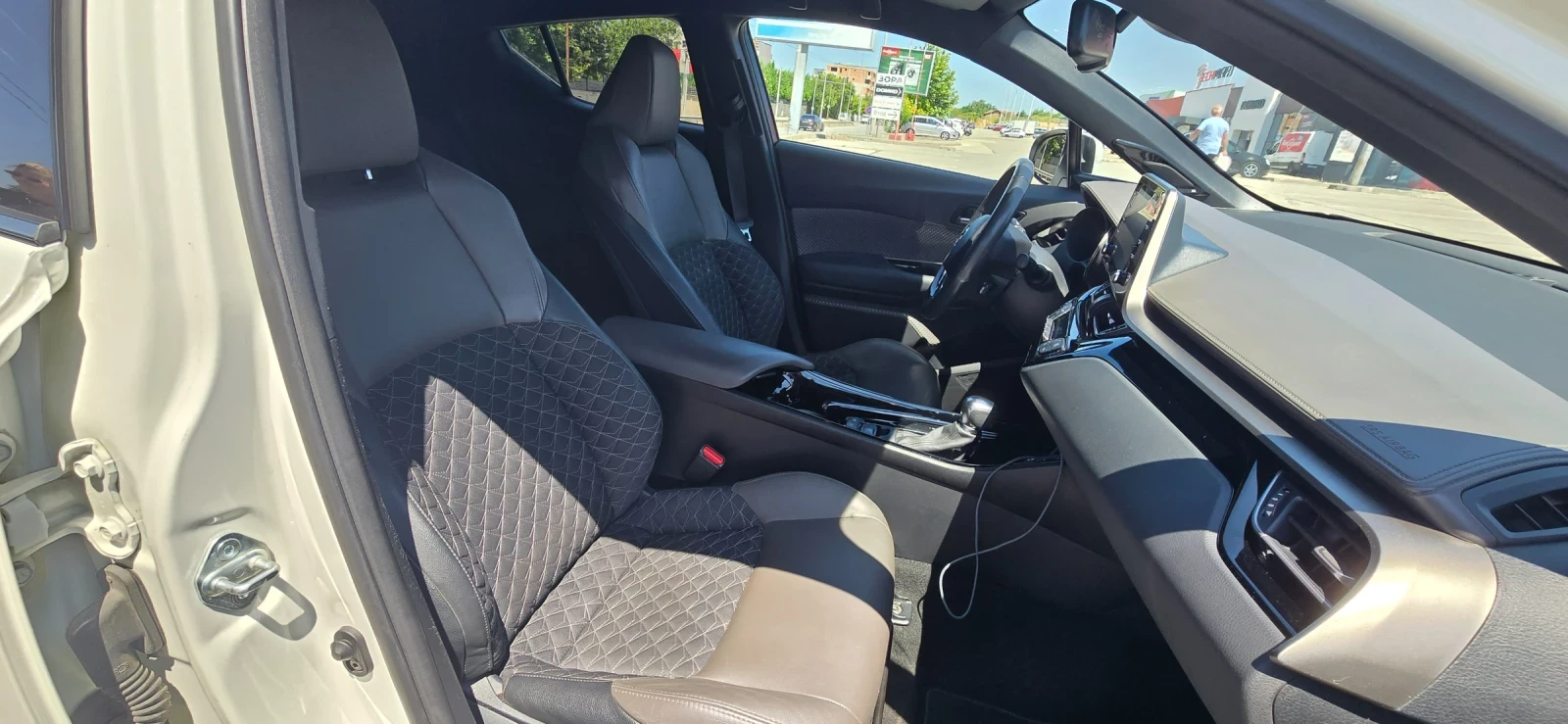 Toyota C-HR 2.0 Hybrid 184к.с. Luxury ГАРАНЦИЯ, снимка 12 - Автомобили и джипове - 55469250