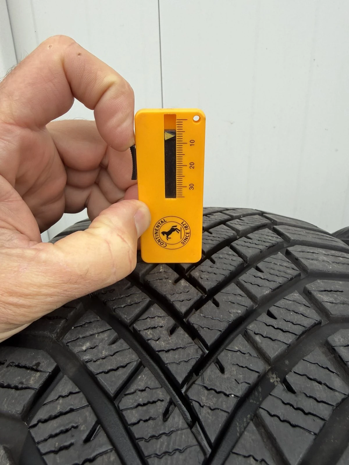 Гуми Зимни 225/50R17, снимка 9 - Гуми и джанти - 54071039