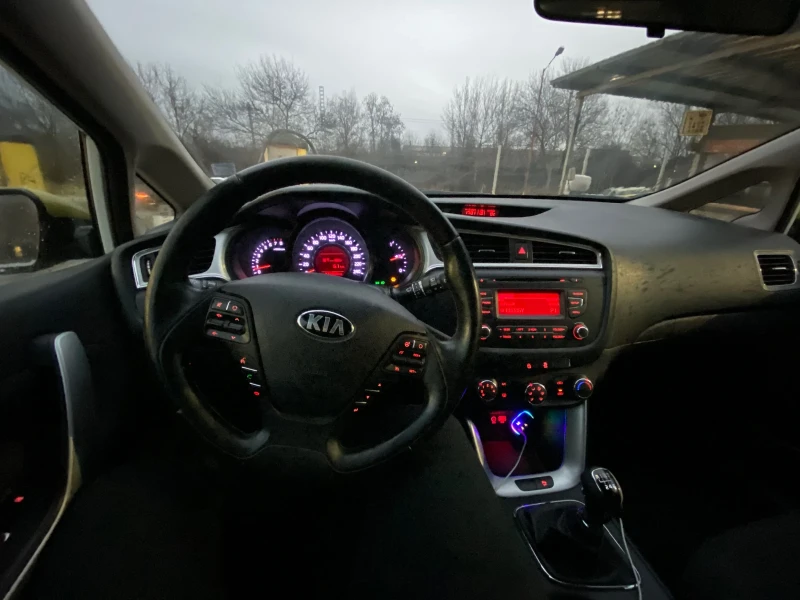 Kia Ceed 1.4, снимка 4 - Автомобили и джипове - 48311225