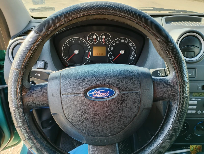 Ford Fiesta 1.3, снимка 8 - Автомобили и джипове - 48917660