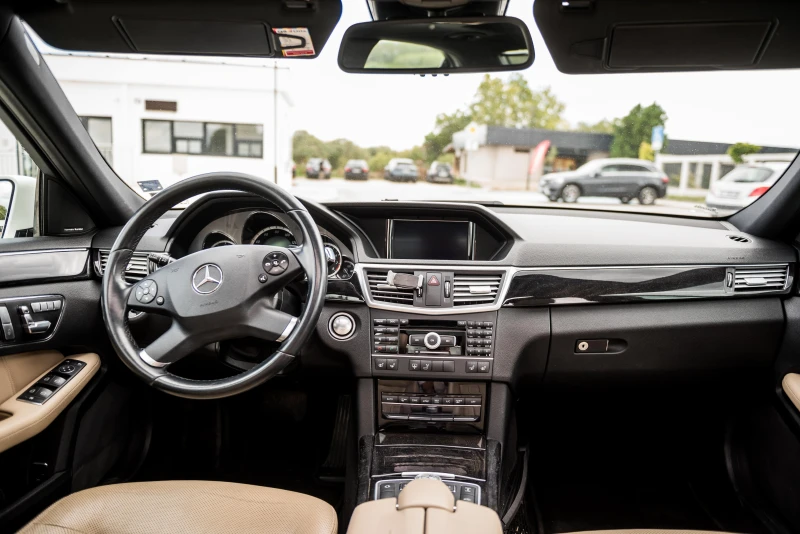 Mercedes-Benz E 500, снимка 12 - Автомобили и джипове - 51803892