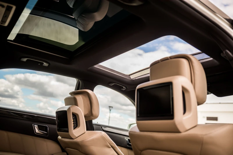 Mercedes-Benz E 500, снимка 10 - Автомобили и джипове - 51803892