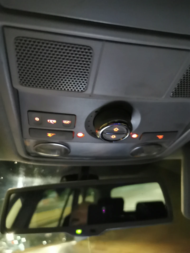 VW Golf 1.6 tdi, снимка 10 - Автомобили и джипове - 51938881