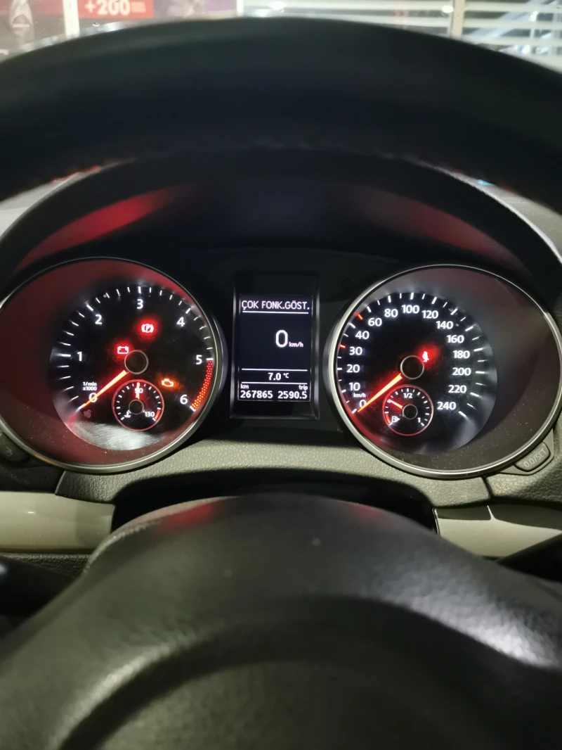 VW Golf 1.6 tdi, снимка 12 - Автомобили и джипове - 51938881