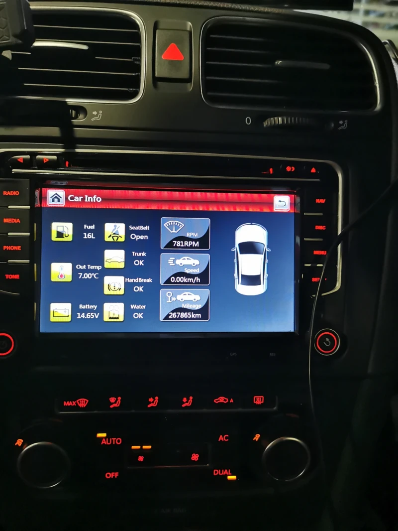 VW Golf 1.6 tdi, снимка 8 - Автомобили и джипове - 51938881