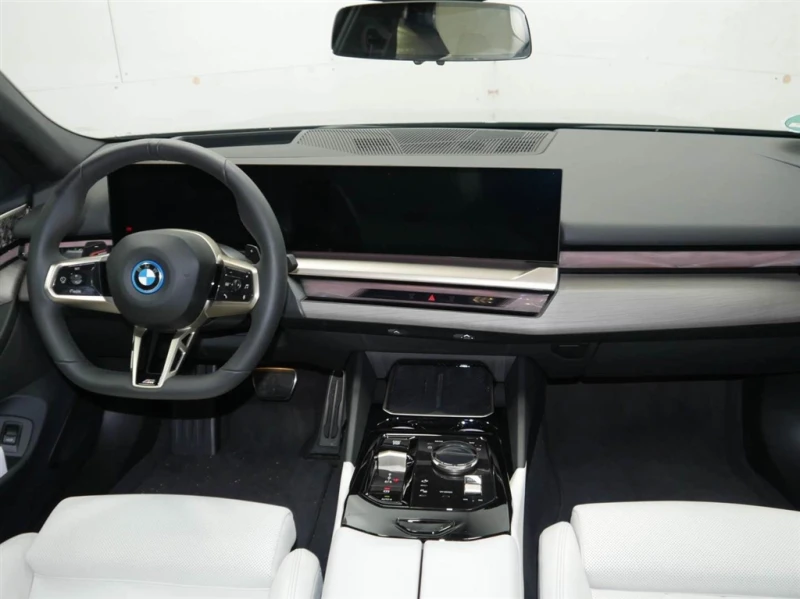 BMW 550 xDrive, снимка 10 - Автомобили и джипове - 52322248