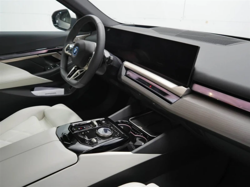 BMW 550 xDrive, снимка 6 - Автомобили и джипове - 52322248