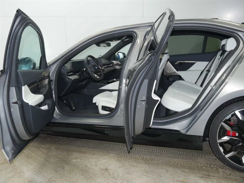 BMW 550 xDrive, снимка 9 - Автомобили и джипове - 52322248