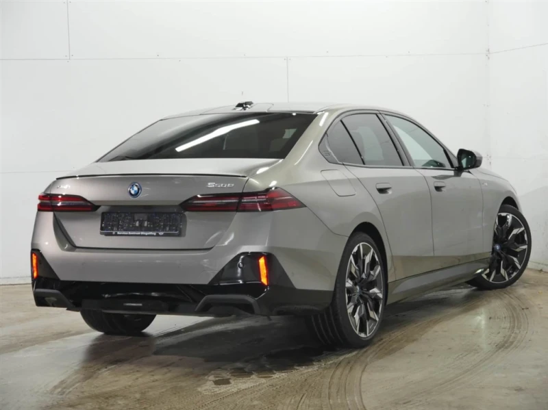BMW 550 xDrive, снимка 2 - Автомобили и джипове - 52322248