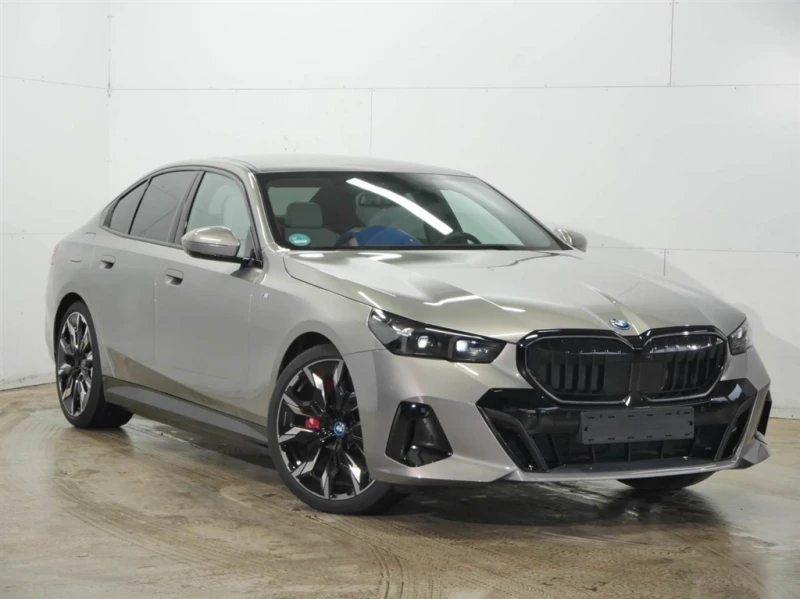 BMW 550 xDrive, снимка 3 - Автомобили и джипове - 52322248