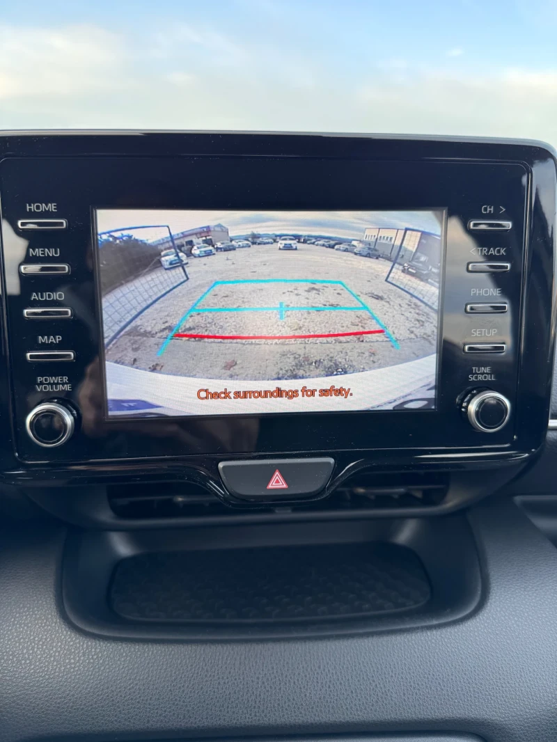 Toyota Yaris Dynamic, снимка 16 - Автомобили и джипове - 52401221