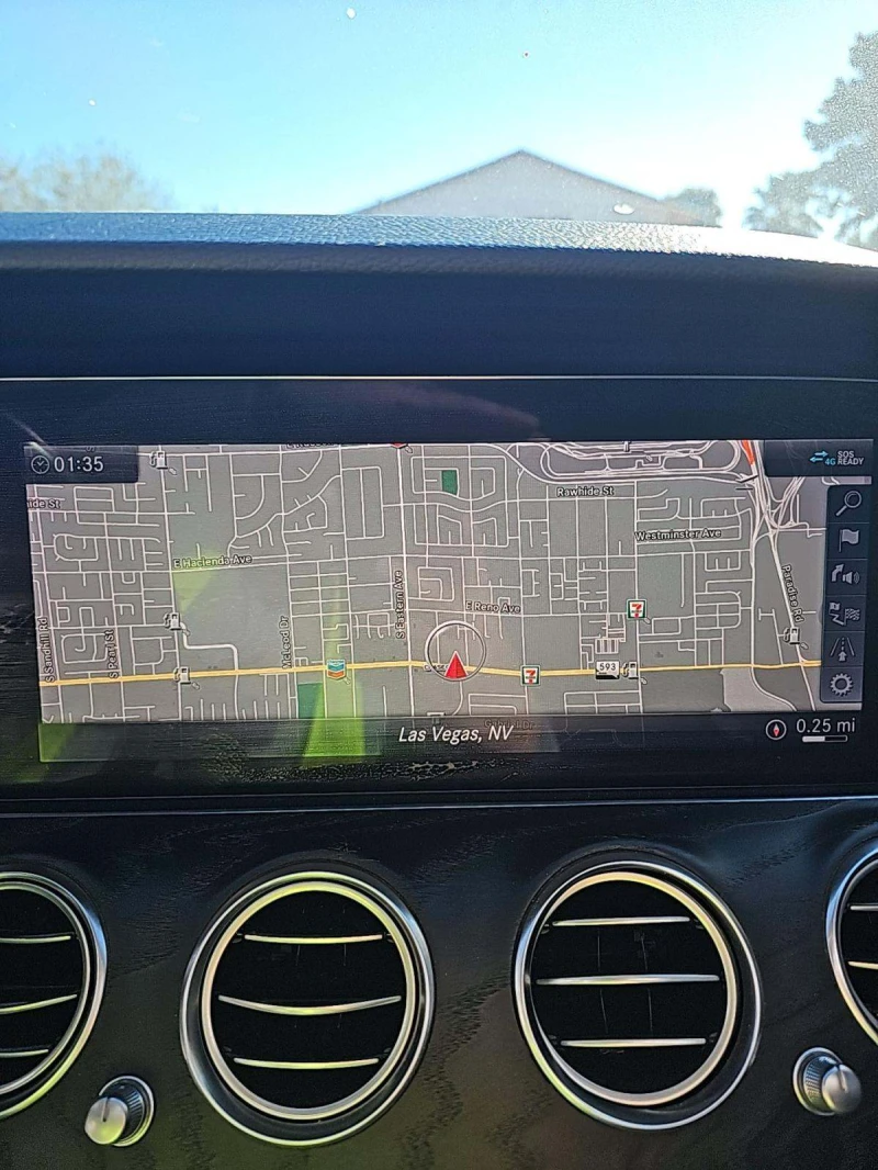 Mercedes-Benz E 350 AMG LINE/BURMESTER/PANO/360 KAMEPA/LANE ASSIST, снимка 10 - Автомобили и джипове - 52574482