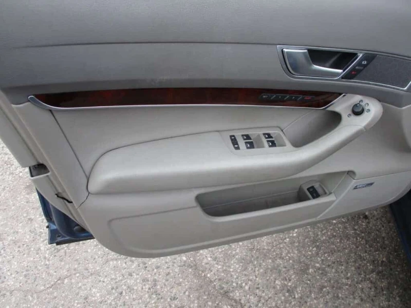 Audi A6 * 4dr Sdn 4.2L quattro Auto * CARFAX * ЦЕНА ДО БГ, снимка 9 - Автомобили и джипове - 53512958