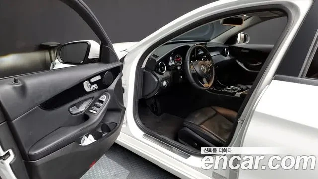 Mercedes-Benz C 200, снимка 3 - Автомобили и джипове - 53971738