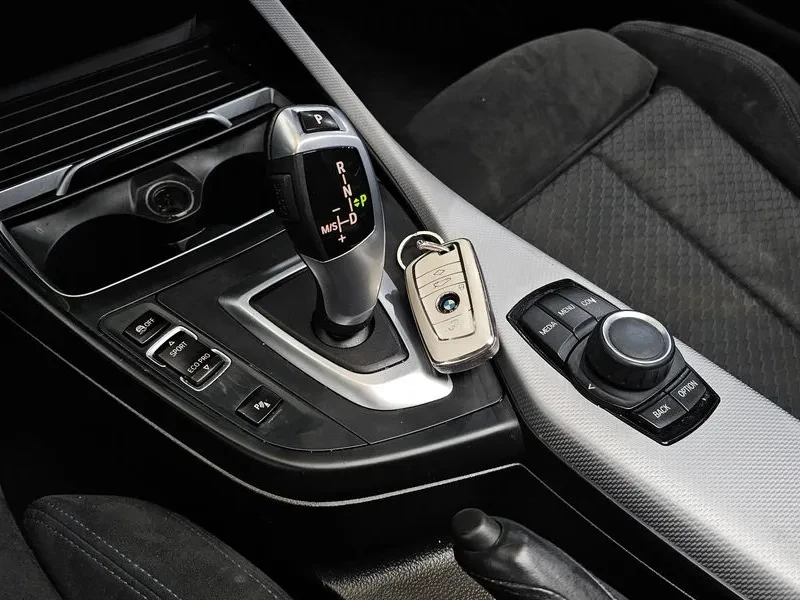 BMW 118 M Sports Shadow, снимка 9 - Автомобили и джипове - 56070389